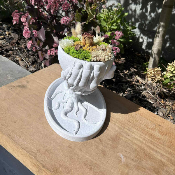 Plateau met pot met handen