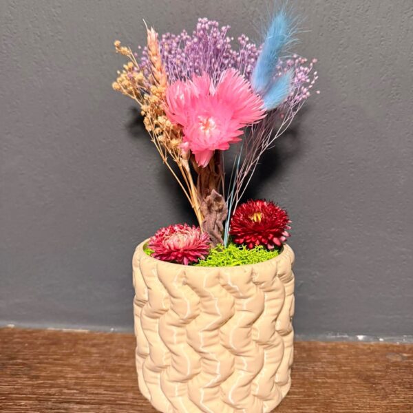 3d pot met lente bloemen
